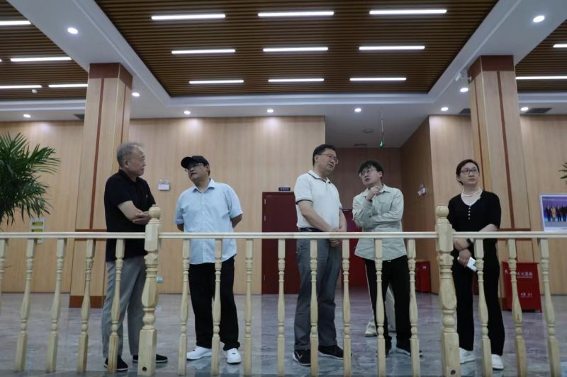 工信部工业政策与规则司原巡视员、先进制造商学院总裁四班班主任辛仁周一行到云顶集团集团走访